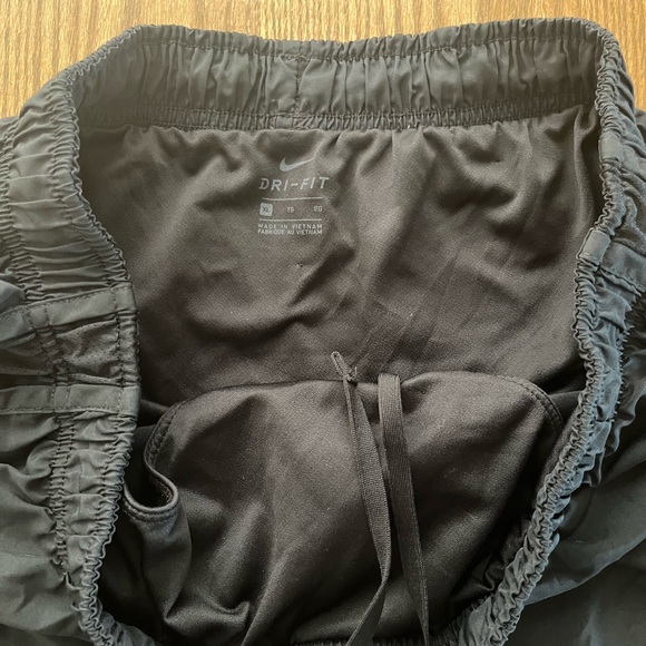 Nike Women's Black Athletic Running Shorts with White Swoosh size XL - Picture 3 of 6